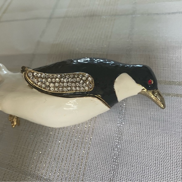 Vintage Black Gold White Penguin Figurine Trinket Box Crystalline Eyes &Wings - Picture 9 of 14